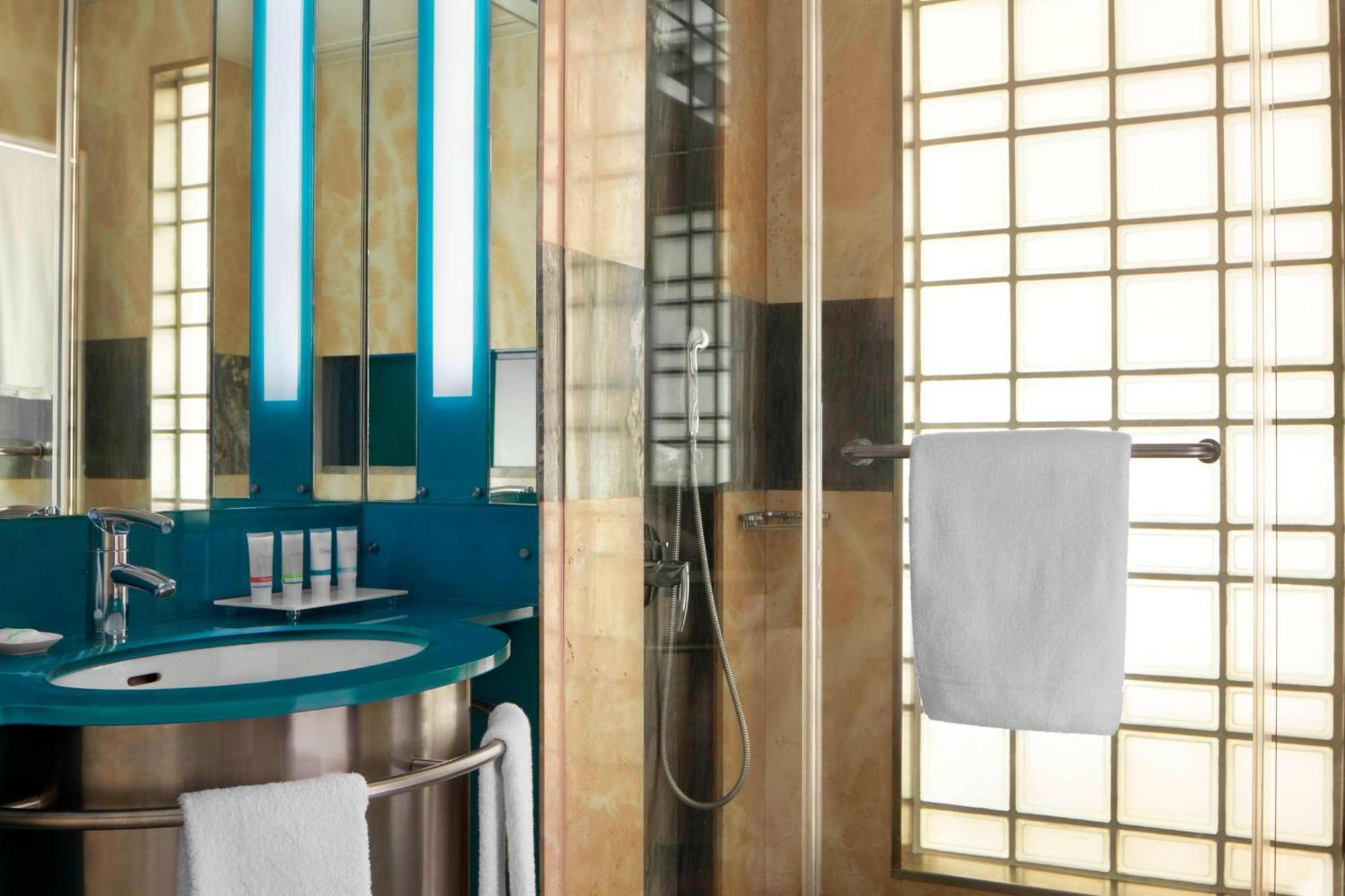 Four Points By Sheraton Le Verdun Бейрут Екстериор снимка